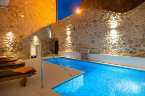 Villa Majestic with heated pool and rooftop terrace